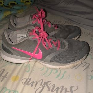 Nike tennis shoes
